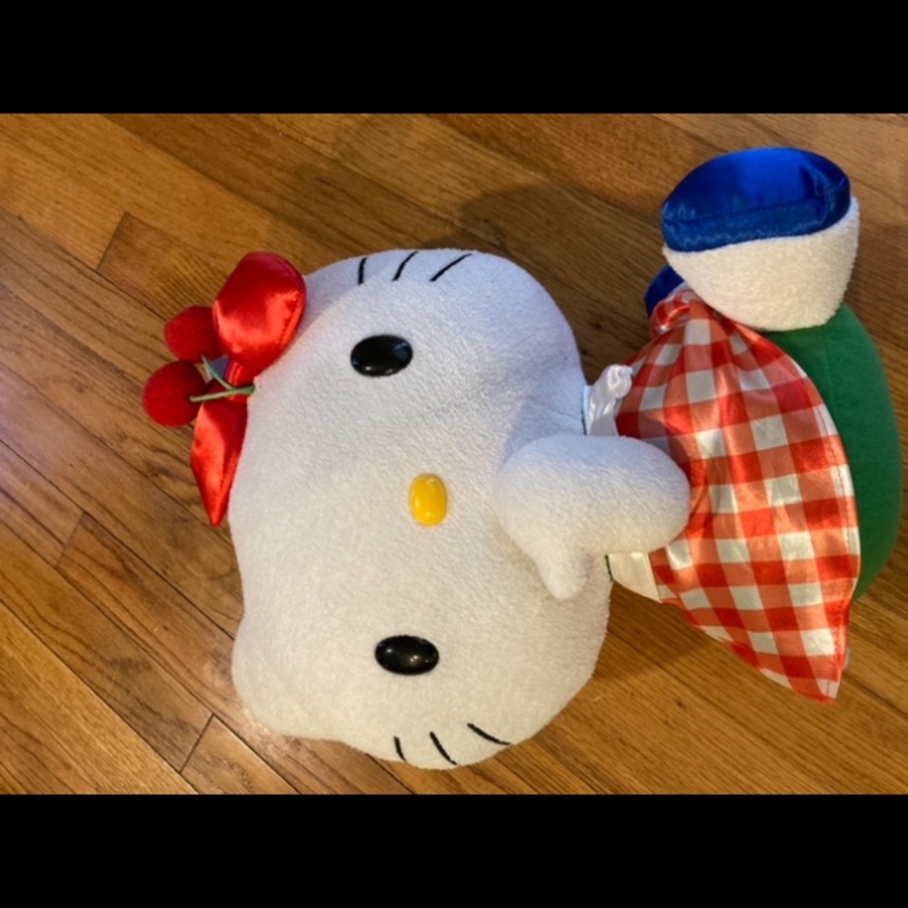 Hello Kitty Plush Large - Picture 3 of 9